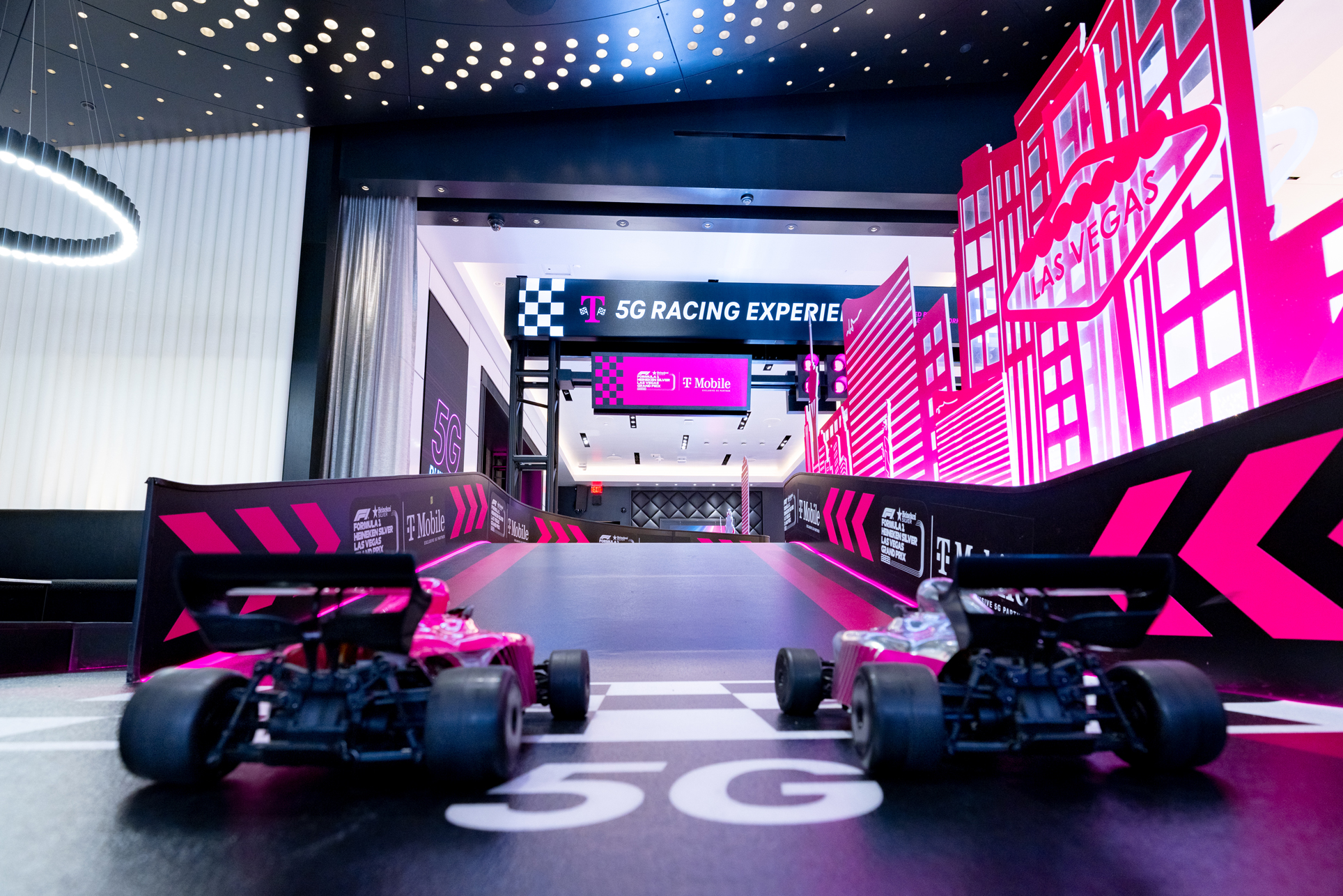 23-11-EWI-TMobile-F1-Vegas-13